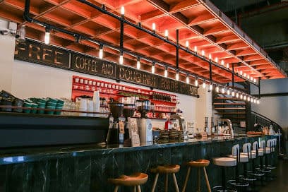 Common Man Coffee Roasters - Martin Road - Dog Cafes