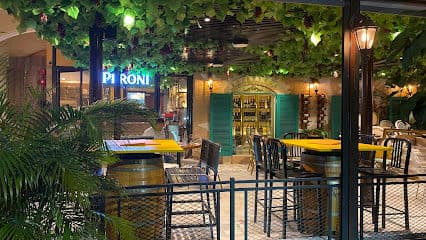 Lucca's Trattoria Italian Restaurant - Dog Cafes