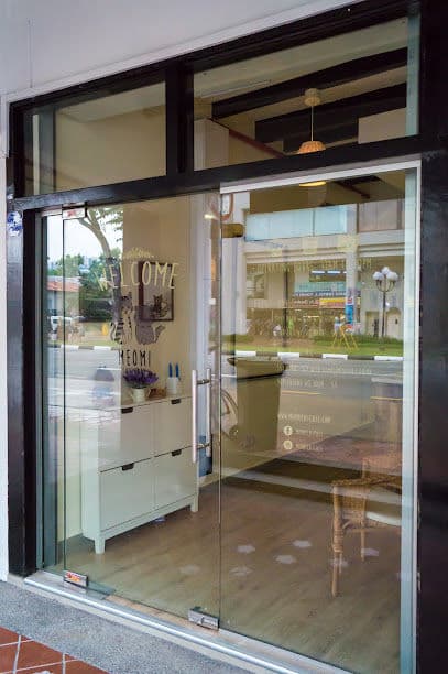 Meomi Cat Cafe - Resident Cat Cafes