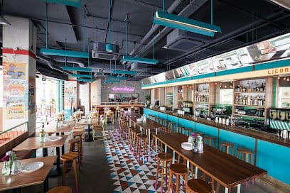 Super Loco Robertson Quay - Dog Cafes