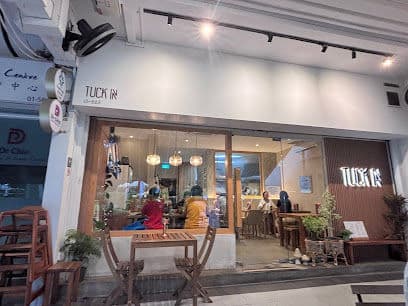 Tuck In - Dog Cafes