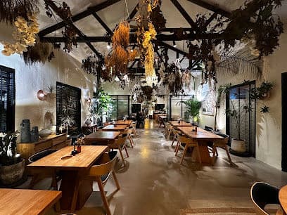 Under Der Linden: Café - Dog Cafes