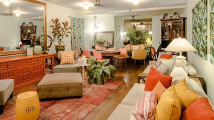 Madame Ooze Ice Cream Cafe & Dessert Bar ( LAST ORDERS at 10.45pm ) - Dog Cafes