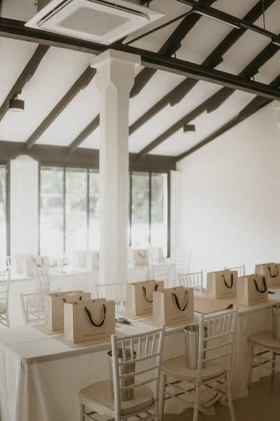 Maison Garden - Dog Cafes